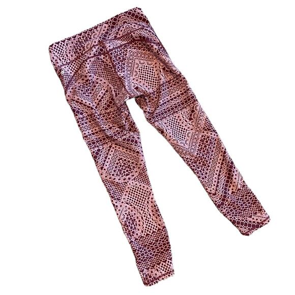 FABLETICS Mid Rise Printed Pureluxe Capri Purple Size XS Performance Wear Sporty - Picture 7 of 9